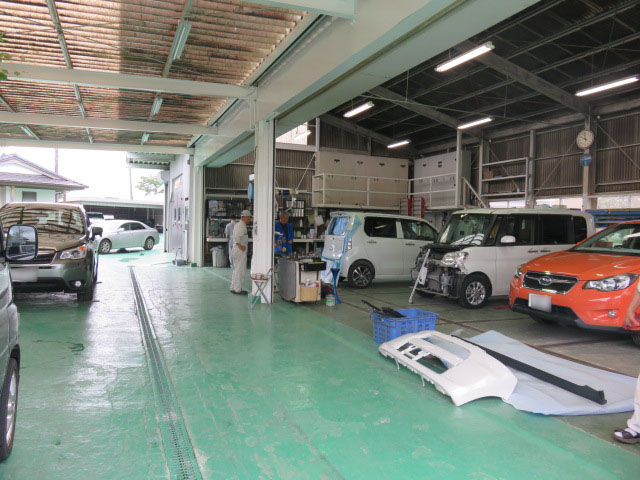 荒井自動車鈑金塗装工場